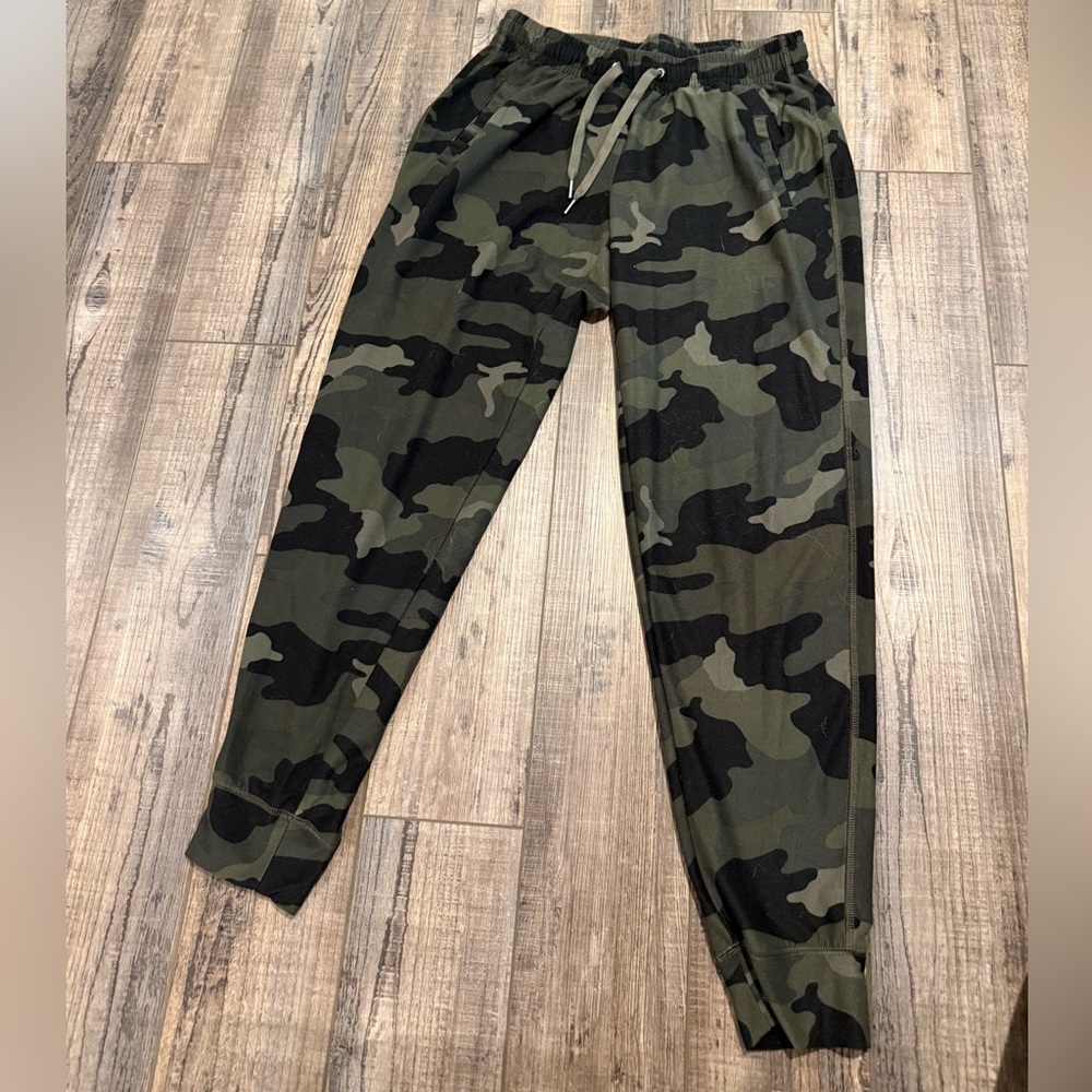 Old Navy Active Olive Camouflage Pants size xsmall